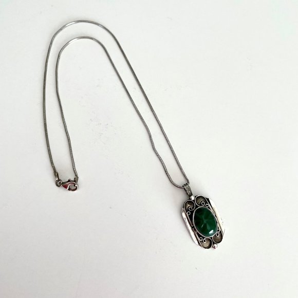 925 Sterling Silver Italy Chain Vintage Scroll Style Green Cabochon Pendant - Picture 4 of 7